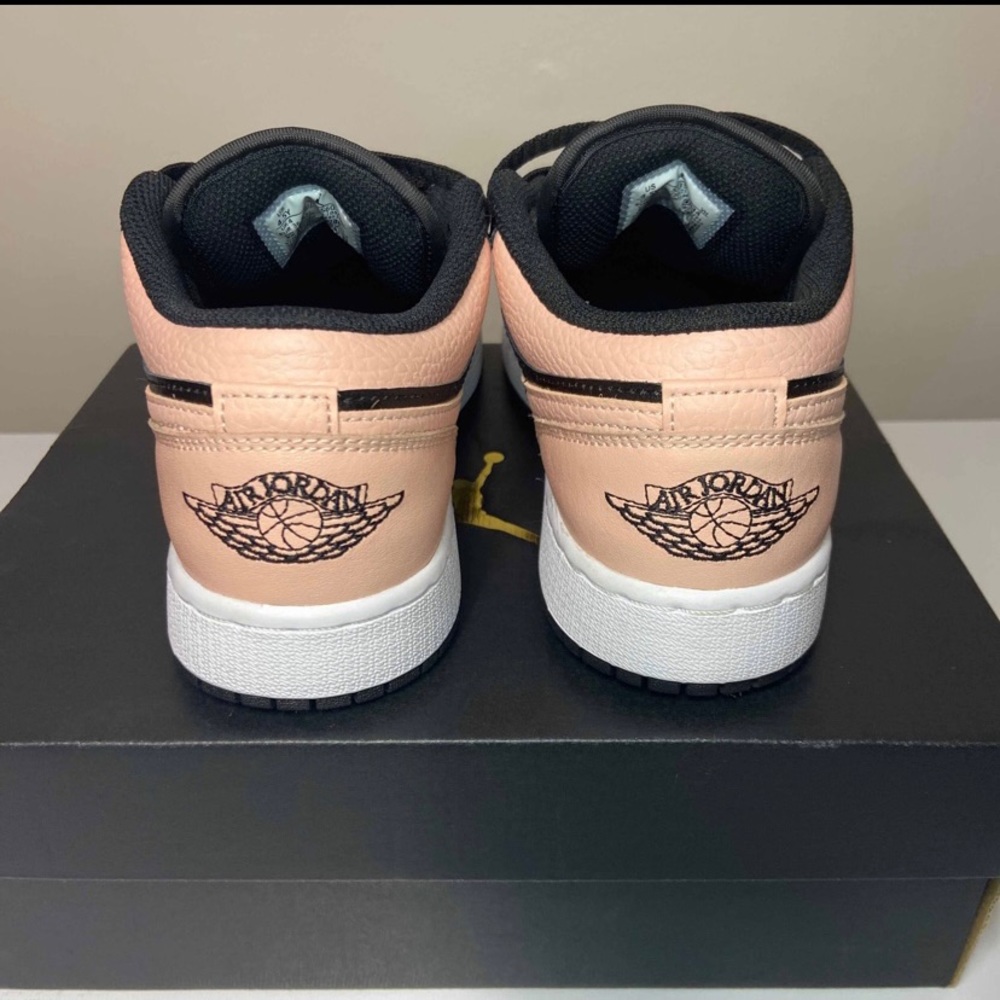 Air Jordan 1 Low ‘Crimson Tint’ - Picture 4 of 9